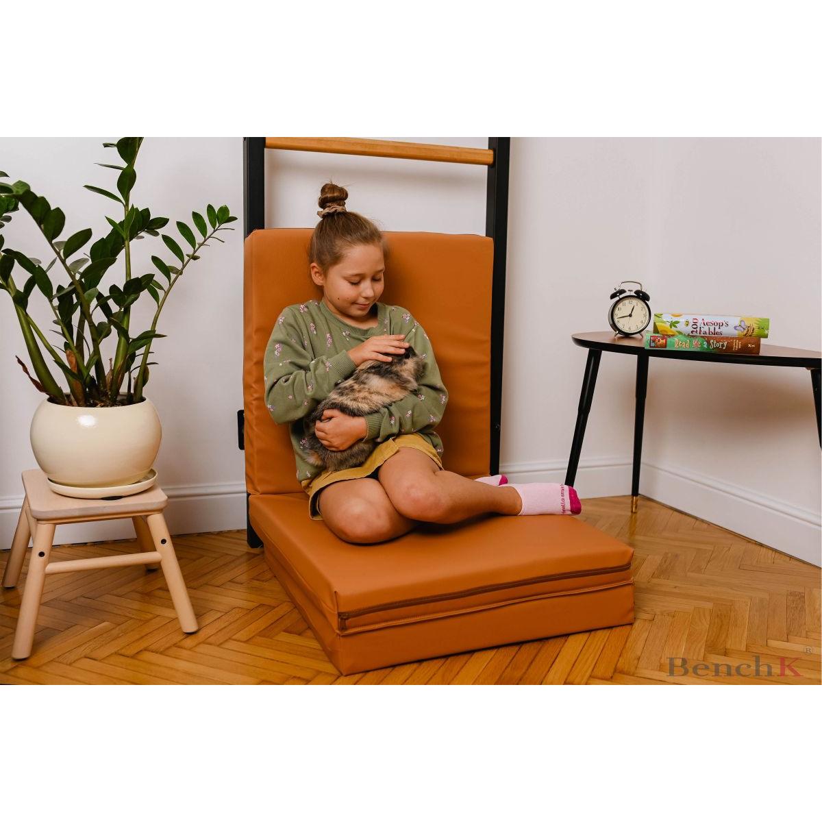 SKLÁDACÍ GYMNASTICKÁ MATRACE HNĚDÁ 180CM BENCHK